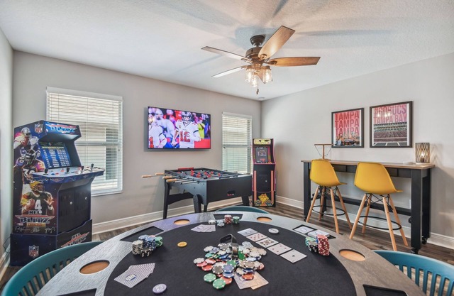 Fabulous Find - North Hyde Park w/Game room - Near Everything Tampa!