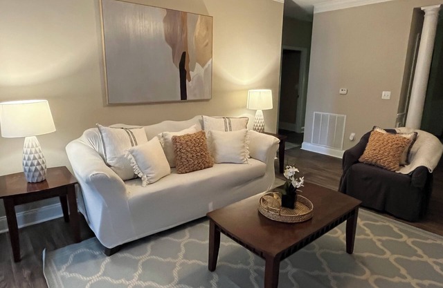 Fabulous One Bed/One Br with Sunroom and Built-in Desk Area