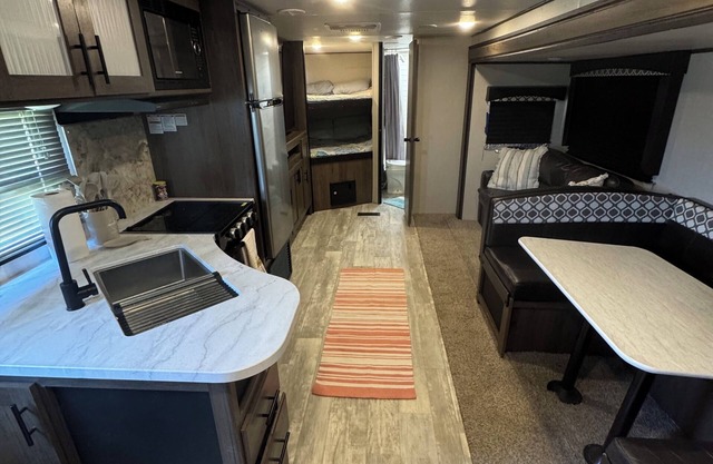 Fabulous RV with AC in charming Holly Beach in Cameron, La