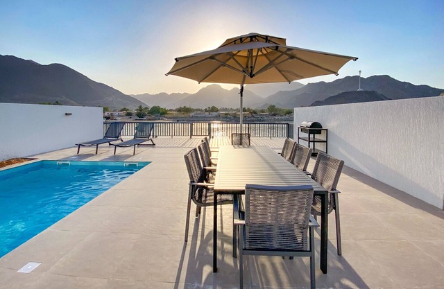 Facing Arabian Gulf and Mountain 4BR Villa|AsstRm|Outdoor Pool and BBQ Space,