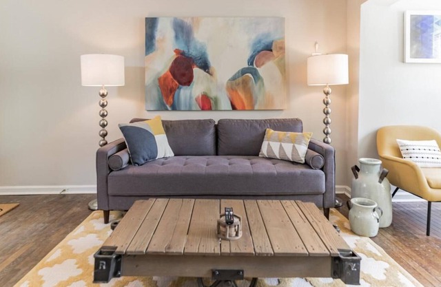 Fairy Tale Setting on cobblestone street, 2 bedroom home in Queen Village area