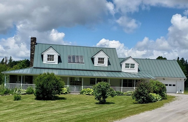 Fairytale Autumn & Stick Season in Vermont. Thanksgiving Week available!