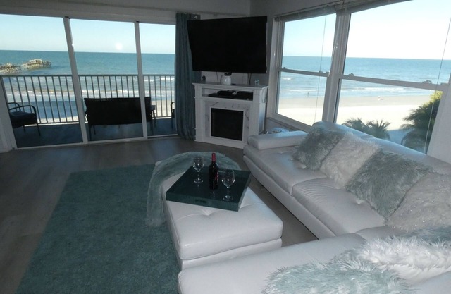 Fall dates Avail! BEACHFRONT CORNER 2/2 w/Jacuzzi and Electric FP!