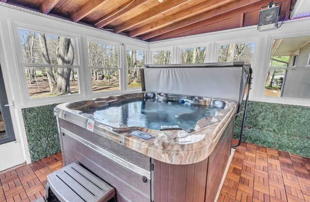 Fall Getaway with Hot Tub, Fire Pit and Games