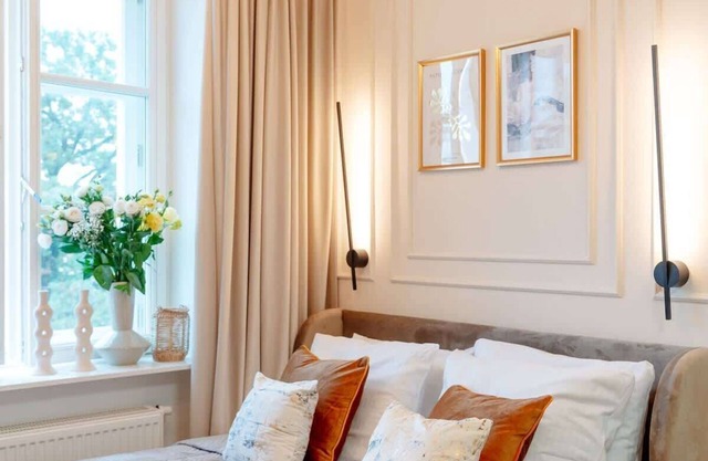 Fall in love with the beautiful Old Town of Warsaw