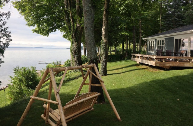 Fall openings w/late check out, Breathtaking waterfront, 2 SUP & 3 kayak & bikes