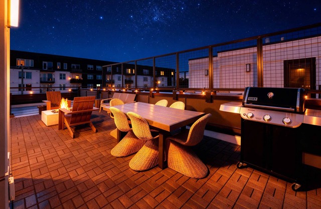 Fall rooftop fire pit, skyline views, private garage near Broadway