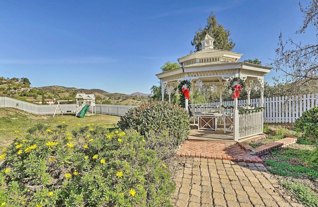 Fallbrook Home w/Garden, Gazebo & Fire Pit!