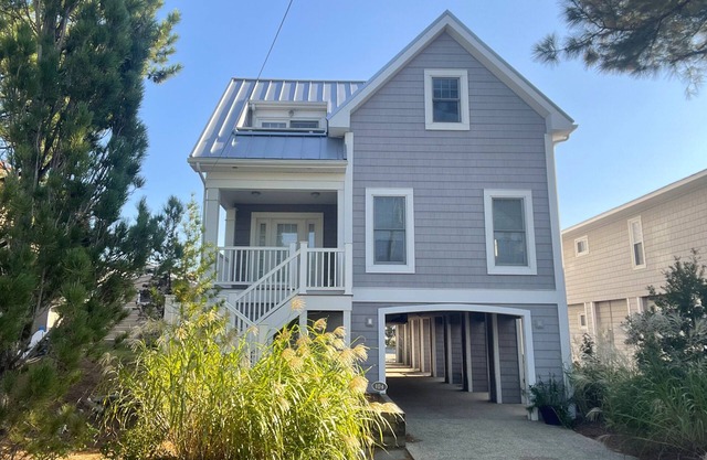 FAMILY AFFAIR! GORGEOUS 7 BR HOME- WALK TO BETHANY BEACH! 104 Third St.