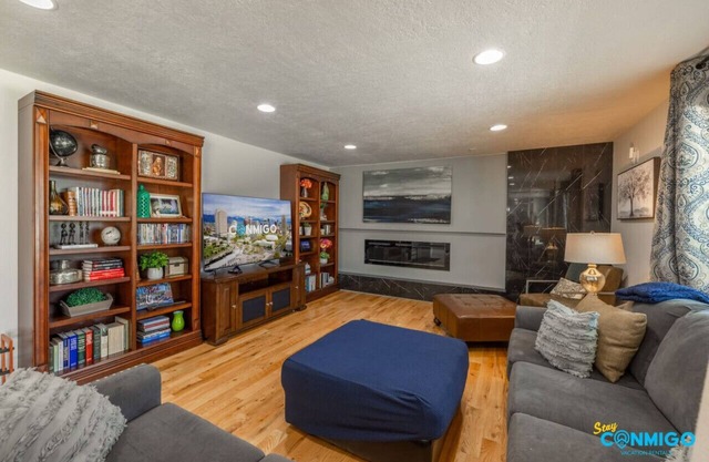 Family Amenities|Pets|Desks|Fenced Backyard