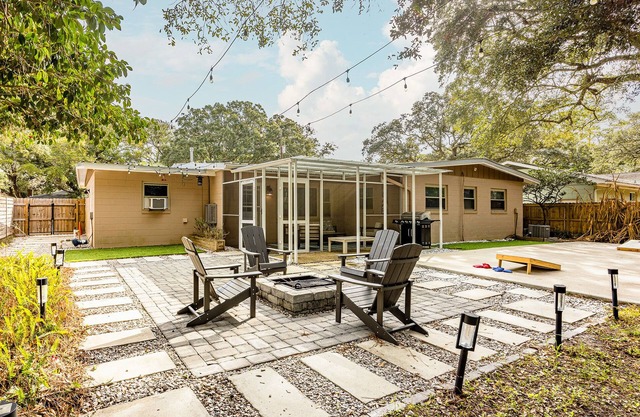 Family and pet friendly home w/fire pit and only 5 min from beach access
