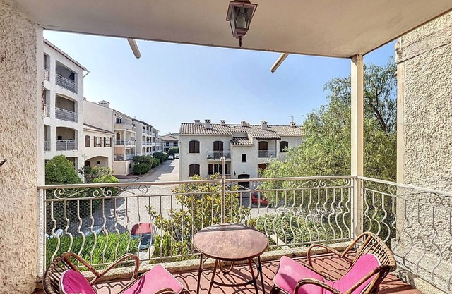 Family apartment near the beach with parking