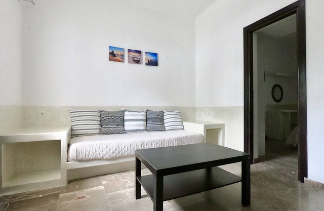 Family Apartment 30 meters from Perissa Beach