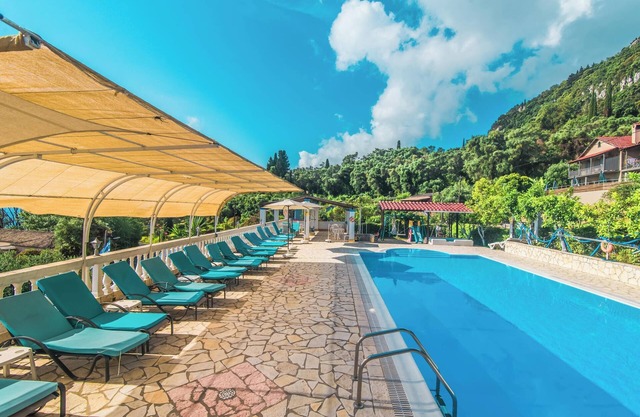 Family Apartment with Sea View and Shared Pool