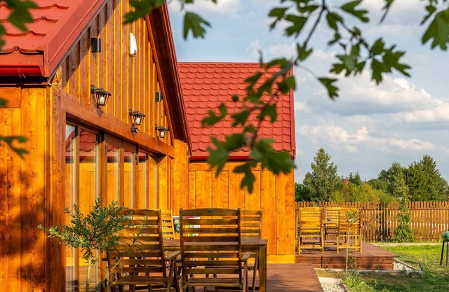Family chalet with livingroom, kitchen, 2 bedrooms and 2 bathrooms with shower.