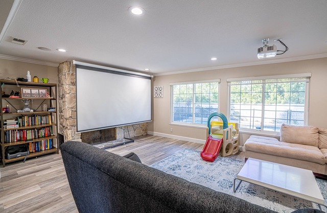 Family & Children Friendly House w Pool and Security Gate - Central to OC & LA