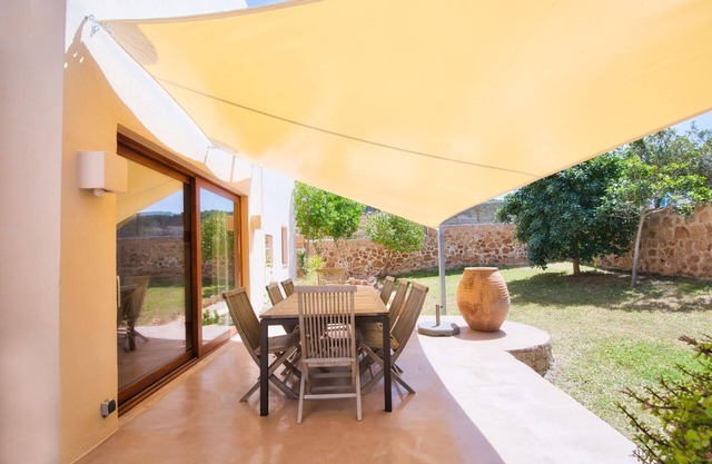 Family villa, airco, fully equipped kitchen, swimming pool, 5 minutes from the beach!