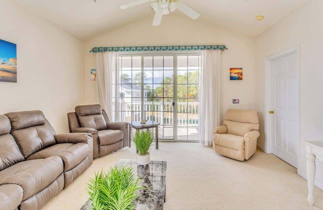 Family-Friendly Condo at Barefoot Resort - Beach, Golf & Balcony - 3rd Floor