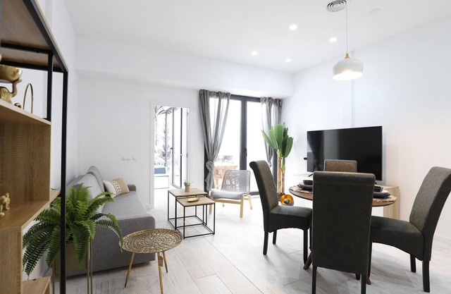 Family-Friendly Modern Home Near the Beach with Terrace and High-Speed Internet