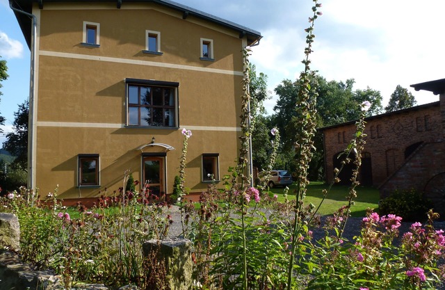 Family-friendly holiday home with a large playroom and garden. Pet-friendly!