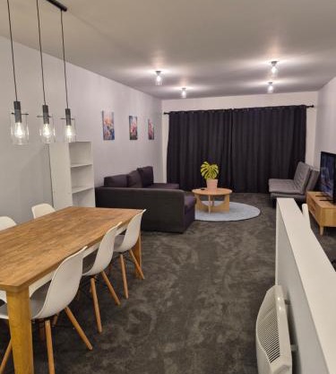 Family friendly 2 bed apartment with carpark