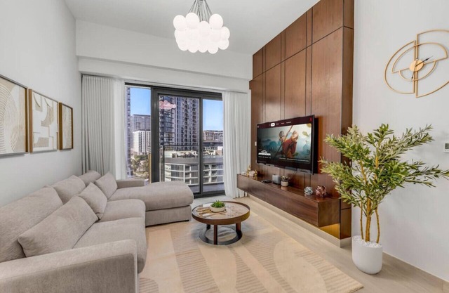 Family-Friendly 2BR Space