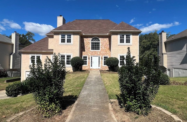 Family-Friendly 6-Bedroom Lakefront Retreat with Hot Tub & Game Room