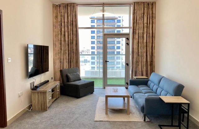 Family-friendly Apartment Beautiful sunset views from balcony Easy access to metro