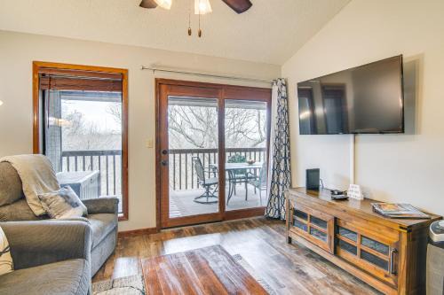 Family-Friendly Condo 1 Mi to Silver Dollar City!