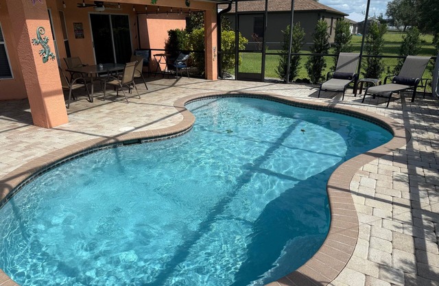 Family-friendly home. Heated pool w/lanai. Close to Pine Island, beaches & golf