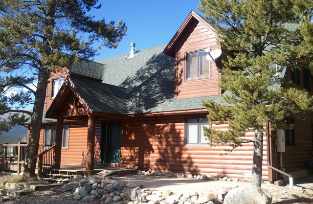 Family Friendly Mountain retreat with amazing views! Hot Tub, close to Breck!