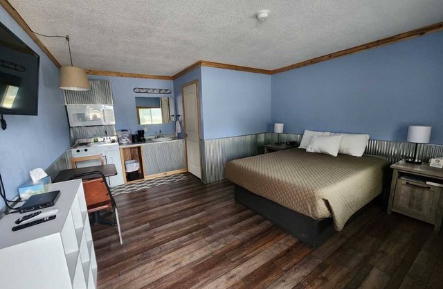 Family-Friendly Room w/Pool, Fishing Pond, & Boat Rentals for Outdoor Fun