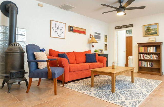 Family- friendly Rustic Cabin on a Peaceful and scencic Farm