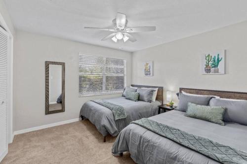 Family Friendly Townhouse with Reading Nook and Bike