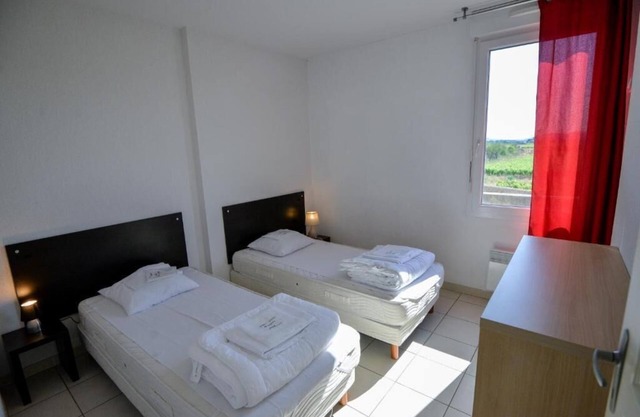 Family-Friendly Unit: Pool, Kitchenette, Scenic Surroundings Near Carcassonne