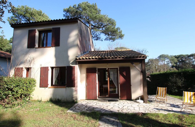 Family home 750m from the beach, garden and private parking