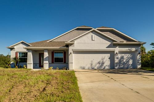 Family Home 7 Mi to Fort Charlotte Beach Park!