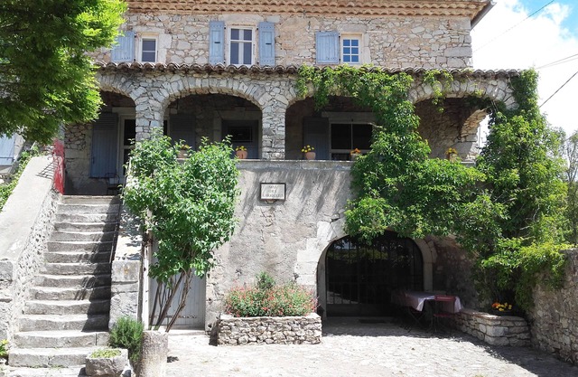 Family home in a charming Gard hamlet close to nature