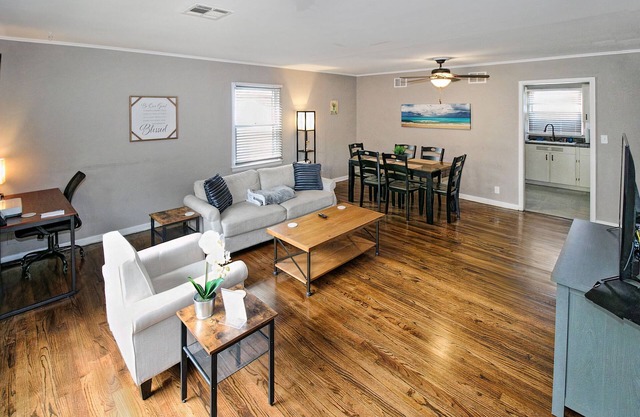 Family Home Near Expo Center - Pets Ok - Fenced Yard - No Checkout Chores