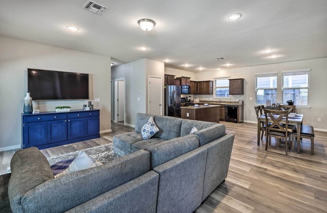 Family Home w/Fenced Yard in Austin Suburbs!