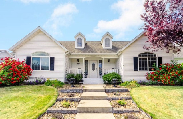 Family Home w/Pool Table + Fall Weekly Discounts