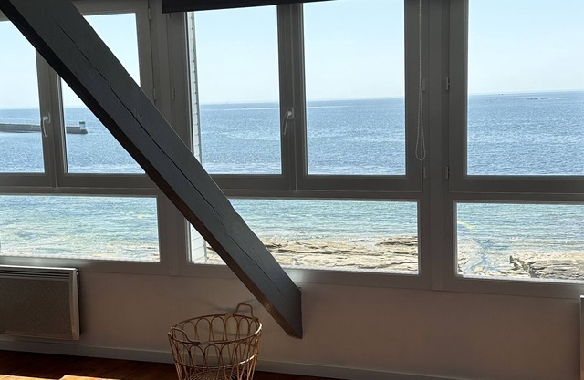 FAMILY HOME WITH EXCEPTIONAL SEA VIEW