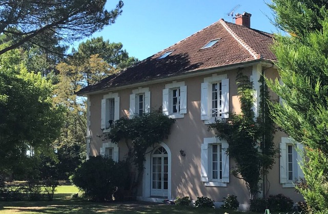 FAMILY HOUSE BETWEEN OCEAN AND LANDAISE FOREST