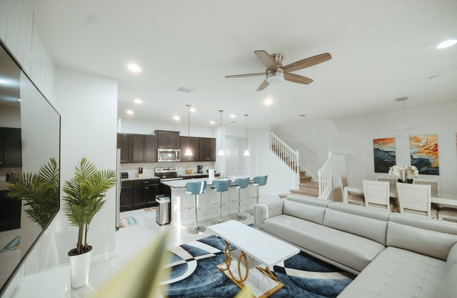 Family Oasis! Luxe 5BD/4.5BA Townhouse w/Private pool, Disney Proximity