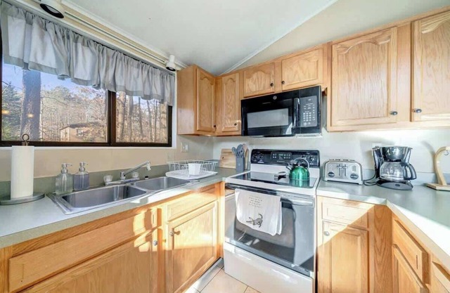 Family Oasis with Fire Pit, Close To Hiking