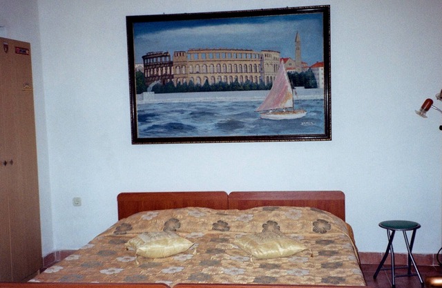 Family / pet - friendly, 5 + 1 beds, 2 separate apartments, to rent as a unit