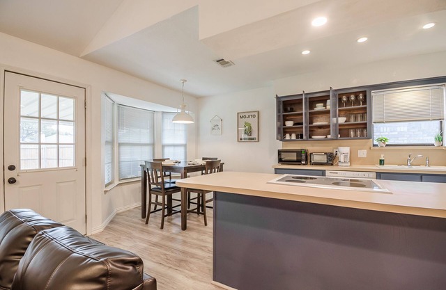 Family/Pet Friendly house in DFW area