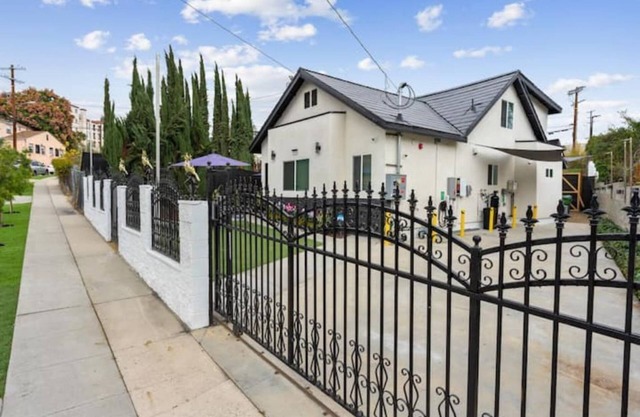 Family/pet friendly home near Hollywood & Pasadenan