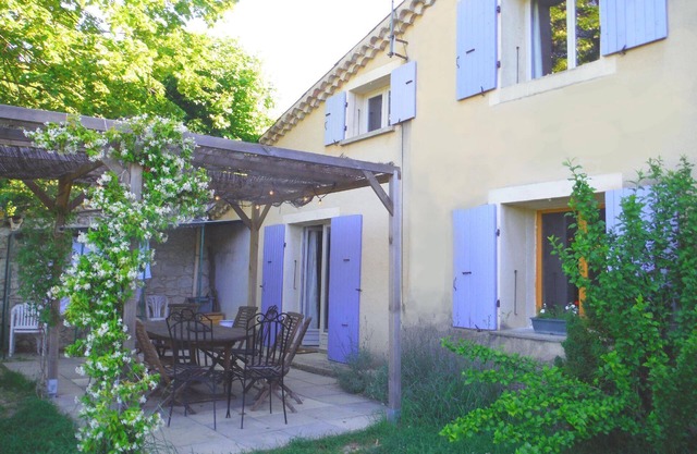 Family-run country gîte * with swimming pool - picturesque and peaceful!