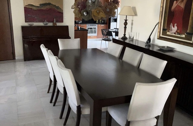 Family size residence 5 minutes walk from the beaches